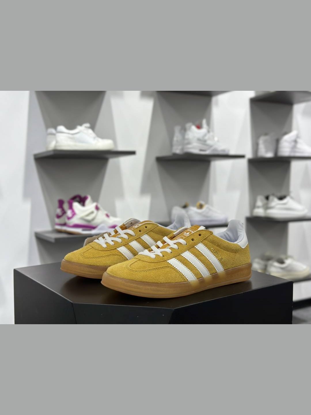 Adidas Original Gazelle Indoor Retro Court Sneakers SKU: HQ8716