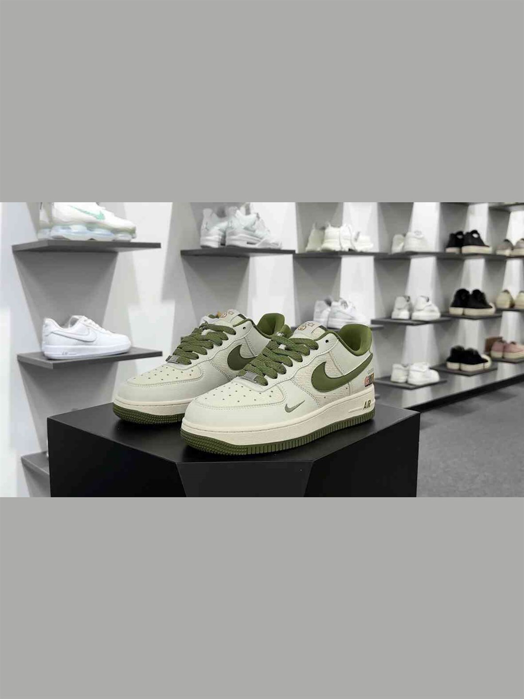 Gucci x Nike Air Force 1 Low Sneakers Cream Gucci Green Logo SKU: XZ3398-588