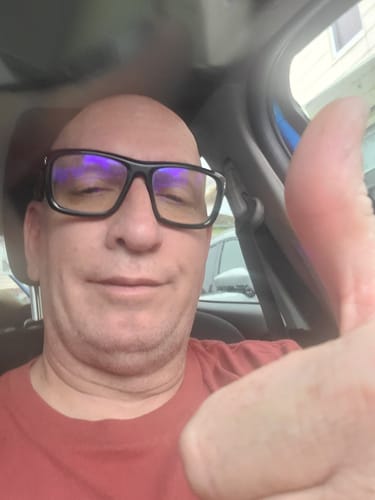 A customer in a car gives a thumbs-up, showing a positive experience with the Shilajit Gummies.